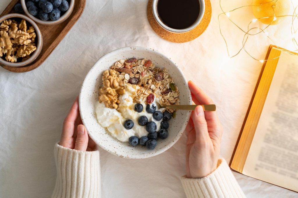 Waarom ontbijten met granola een goede keuze is 8 uitleg over de voordelen van ontbijten met granola
